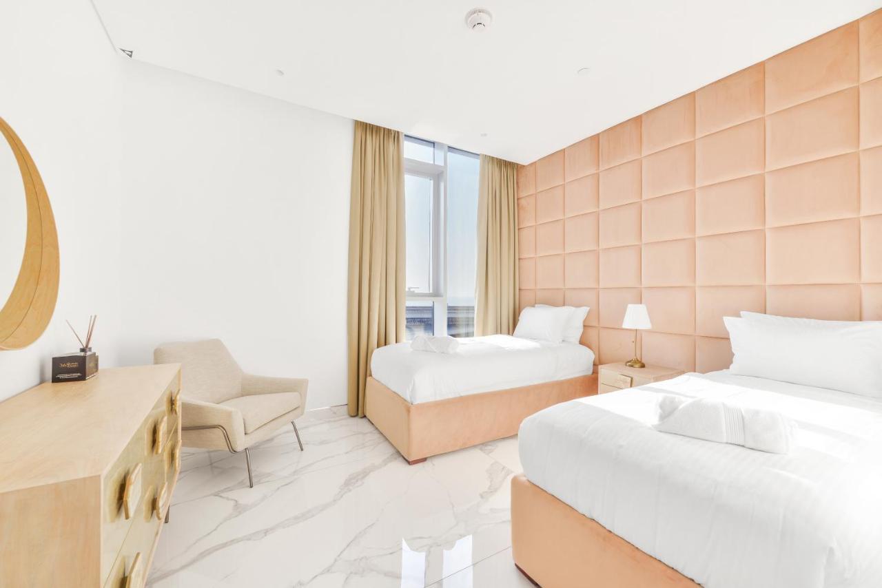 Luxe 3 Bedroom Oceanfront Apartment In The Heart Of Bluewaters Island Dubái Exterior foto