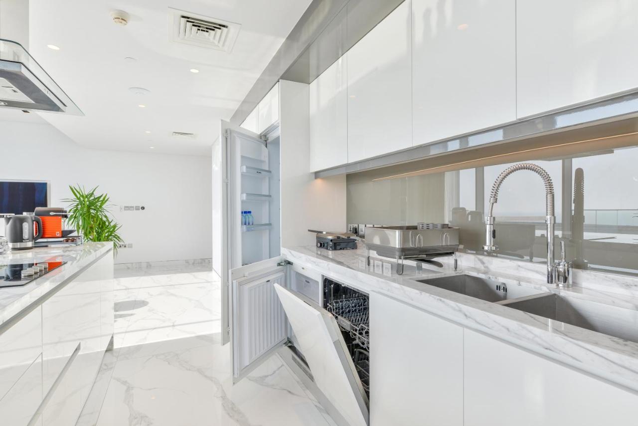 Luxe 3 Bedroom Oceanfront Apartment In The Heart Of Bluewaters Island Dubái Exterior foto
